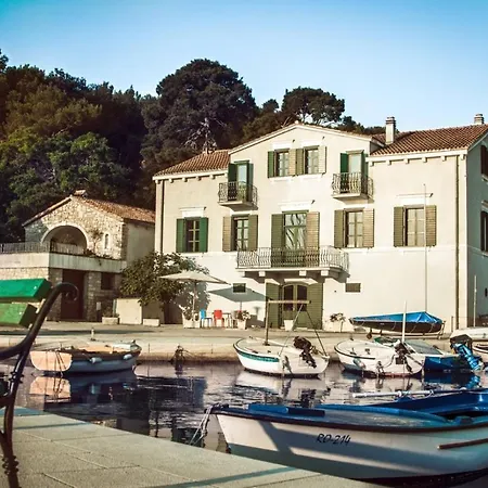 Villa Del Mar: Luxury Seaside Retreat with Heated Pool and Kayaks Rogac Exterior photo