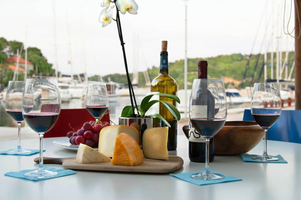 Villa Del Mar: Luxury Seaside Retreat With Heated Pool And Kayaks